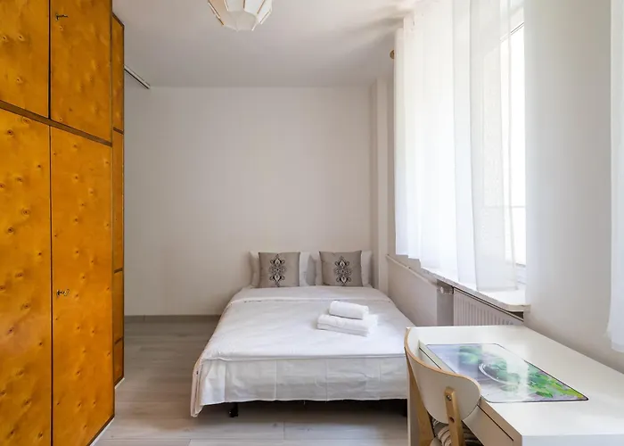 Royal Baths Standard By Bookinghost شقة وارسو