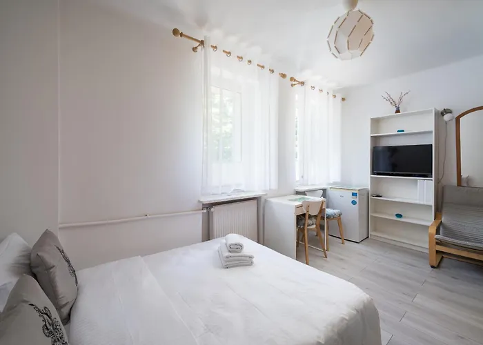 Royal Baths Standard By Bookinghost شقة وارسو