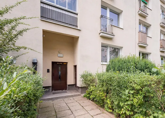 Royal Baths Standard By Bookinghost *